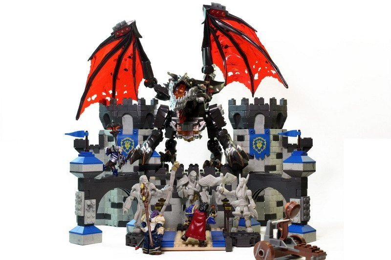 Mega Bloks World of Warcraft deathwing s stormwind assault